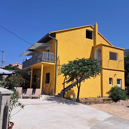 Apartments Mara Bela Karlobag Buitenkant foto